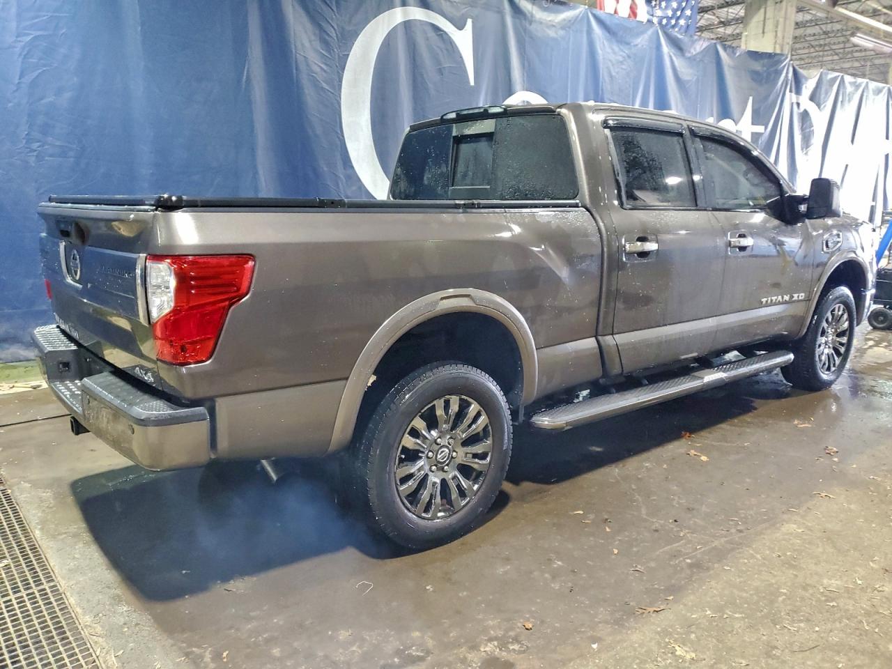 2016 NISSAN TITAN XD SL photo 3