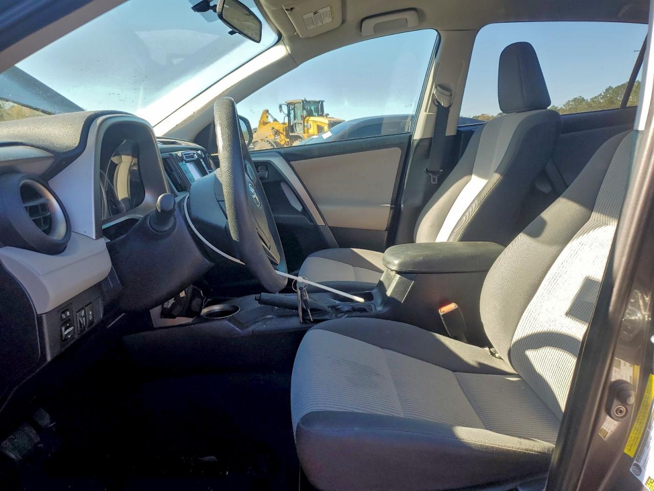 2014 TOYOTA RAV4 LE photo 7
