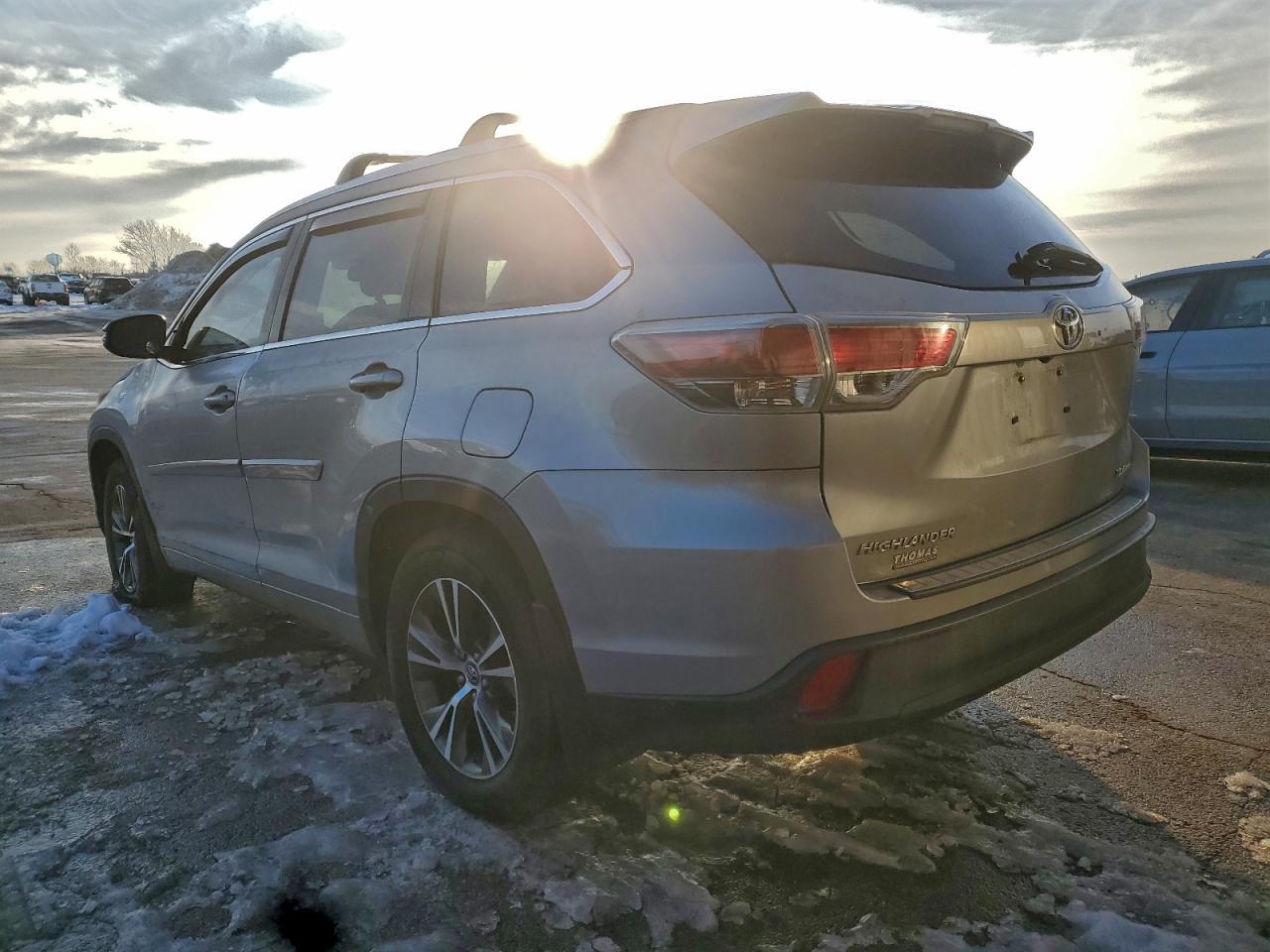 2016 TOYOTA HIGHLANDER XLE photo 3