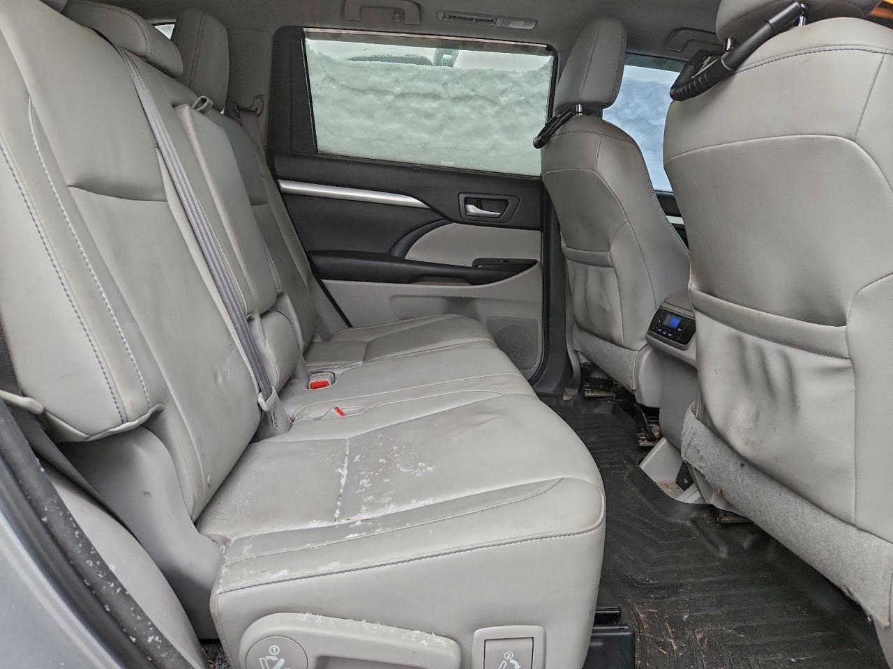2016 TOYOTA HIGHLANDER XLE photo 21