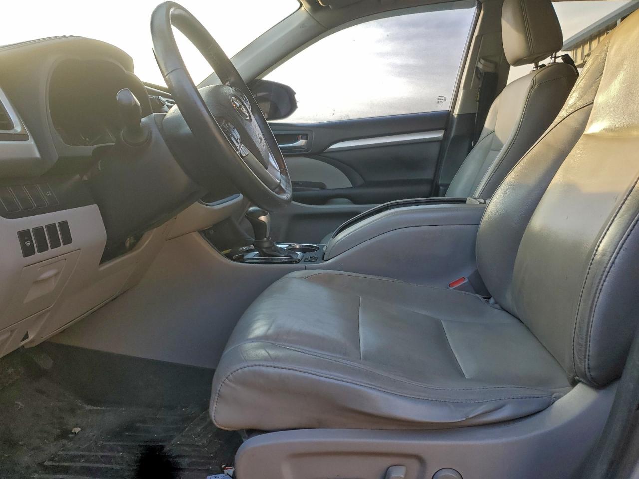 2016 TOYOTA HIGHLANDER XLE photo 13