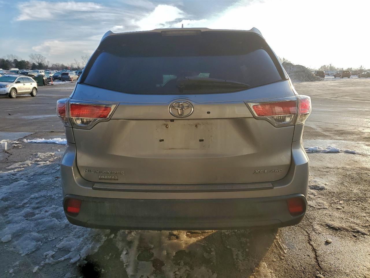 2016 TOYOTA HIGHLANDER XLE photo 11