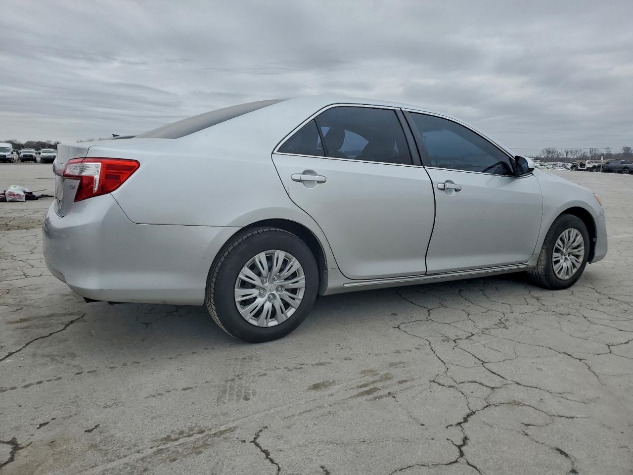 2013 TOYOTA CAMRY L photo 3