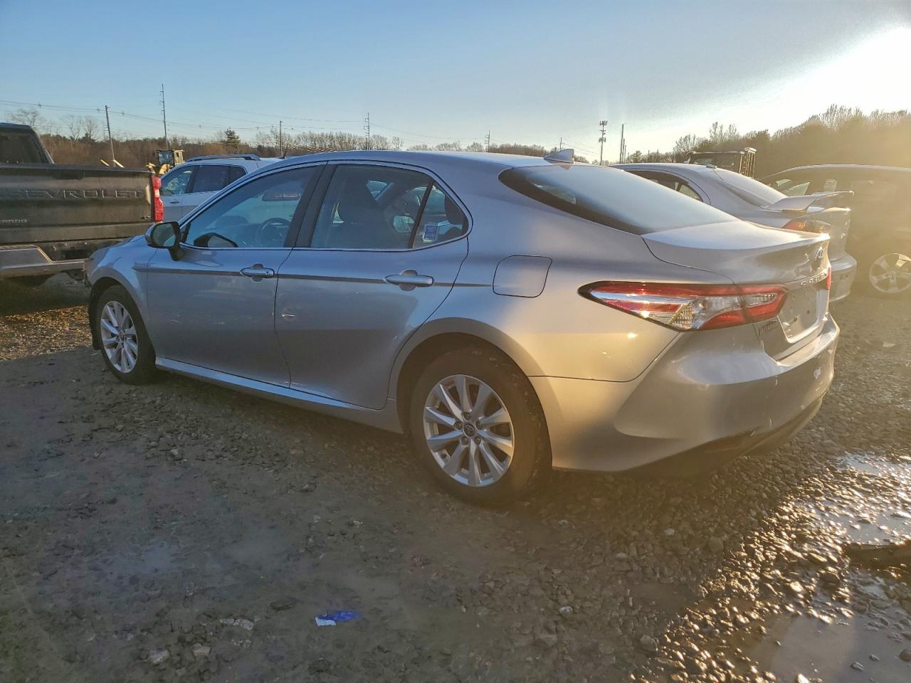 2020 TOYOTA CAMRY LE photo 3