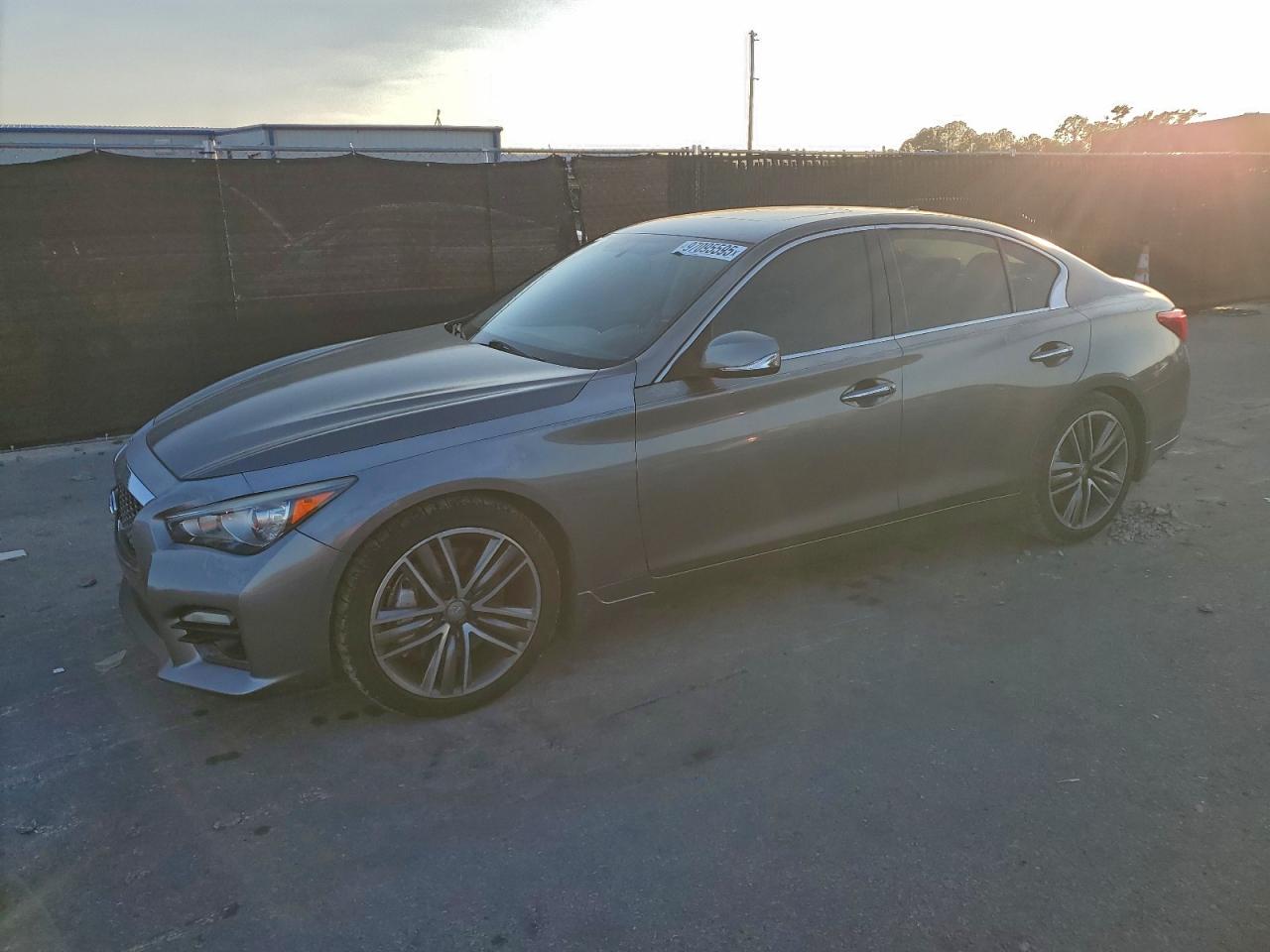 2015 INFINITI Q50