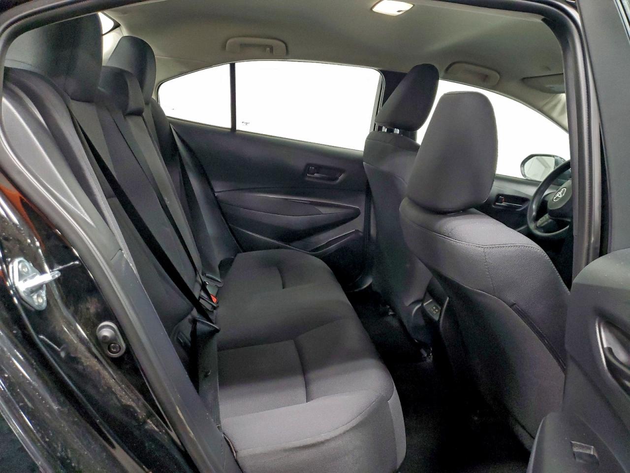 2025 TOYOTA COROLLA LE photo 28