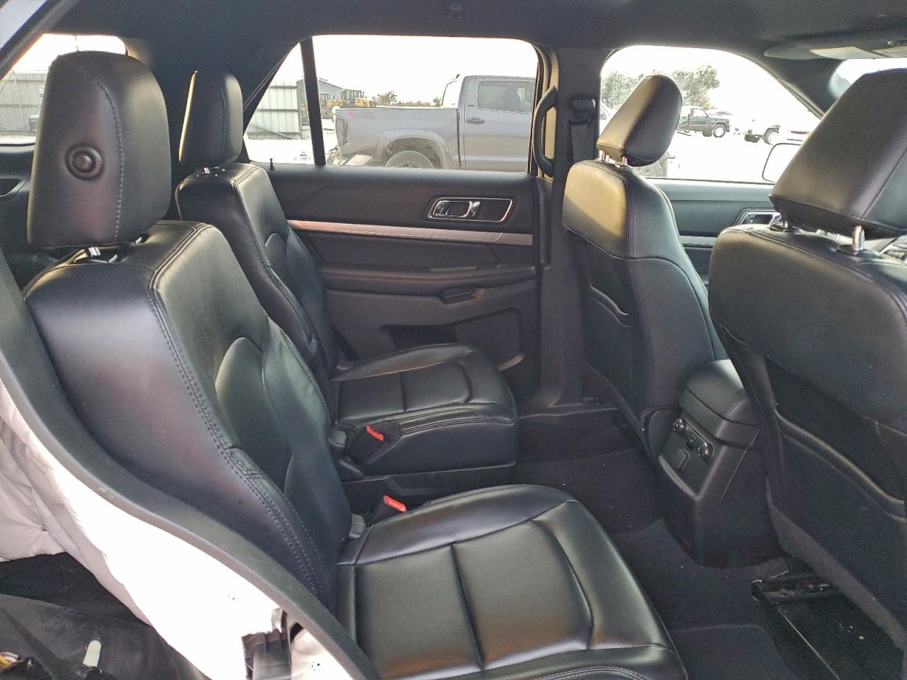 2019 FORD EXPLORER XLT photo 11