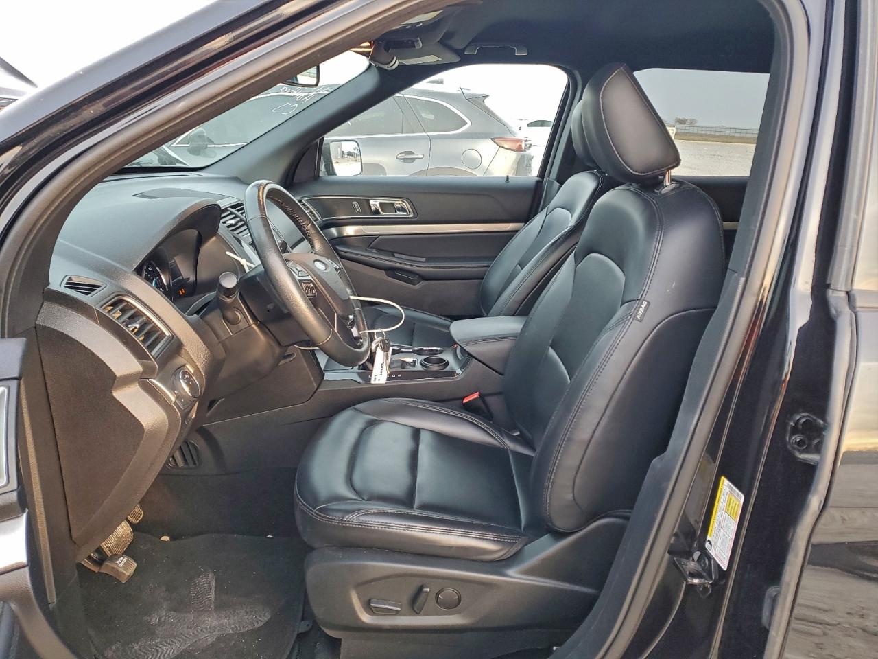 2019 FORD EXPLORER XLT photo 7