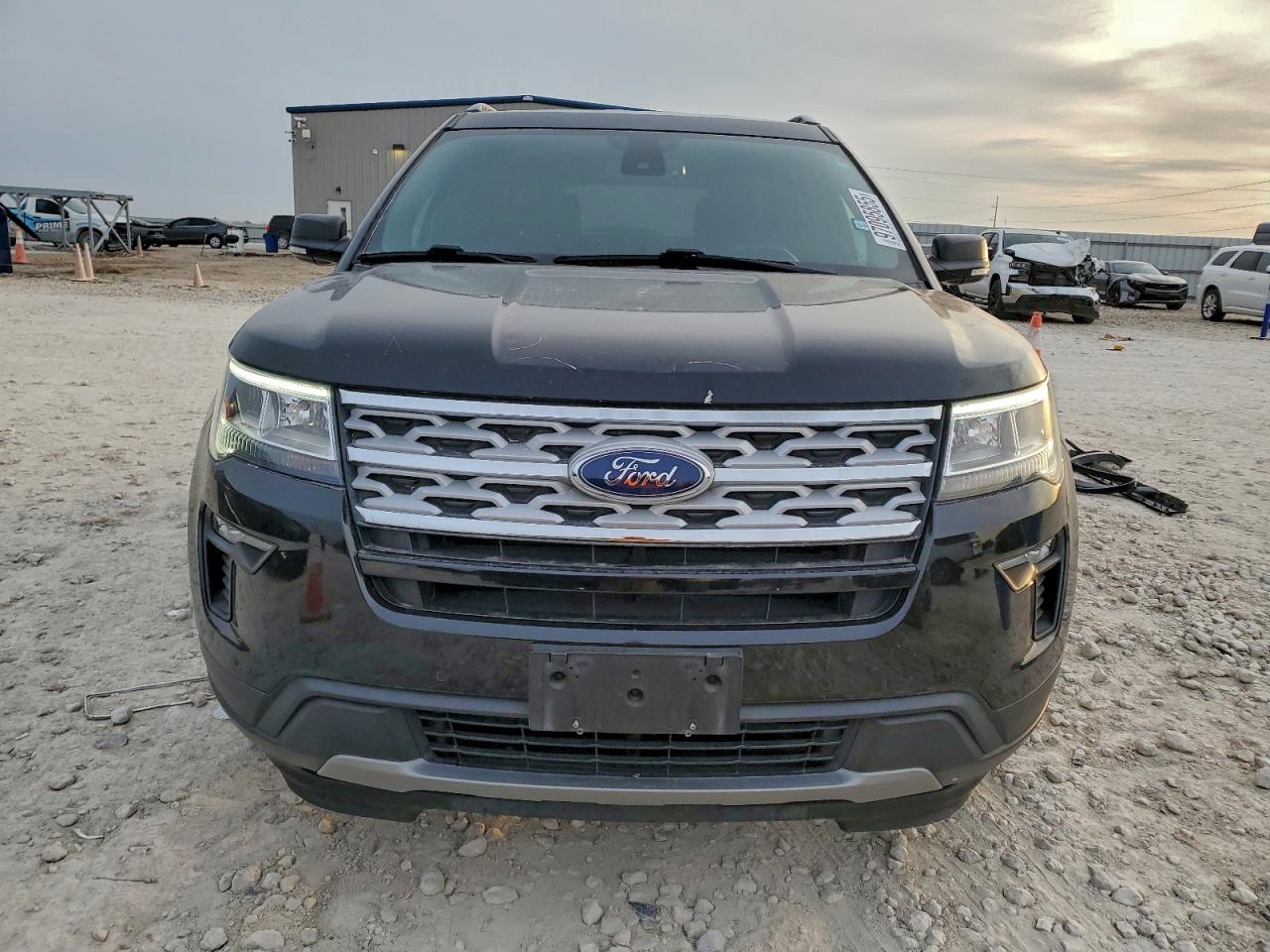 2019 FORD EXPLORER XLT photo 5