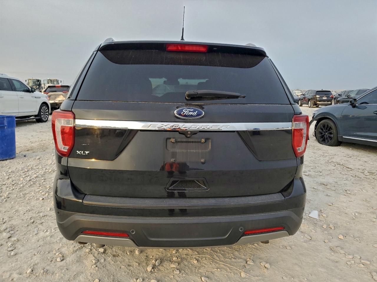 2019 FORD EXPLORER XLT photo 6