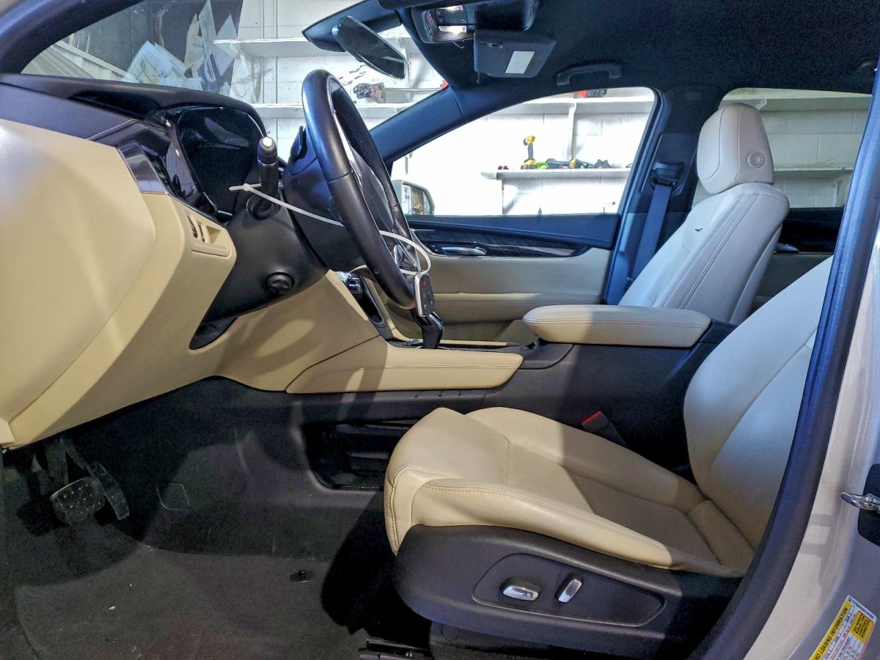 2017 CADILLAC XT5 photo 7