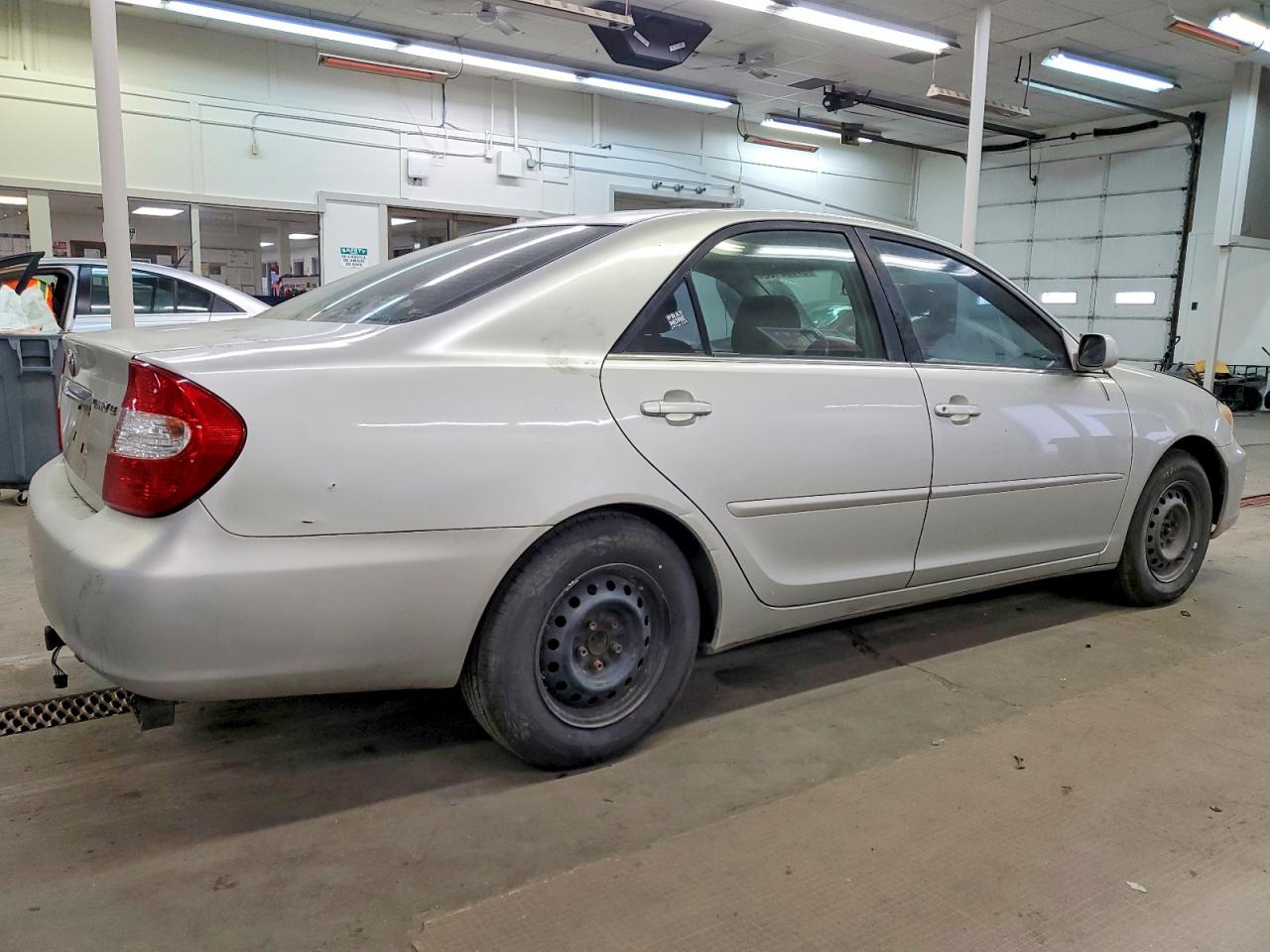 2002 TOYOTA CAMRY LE photo 5