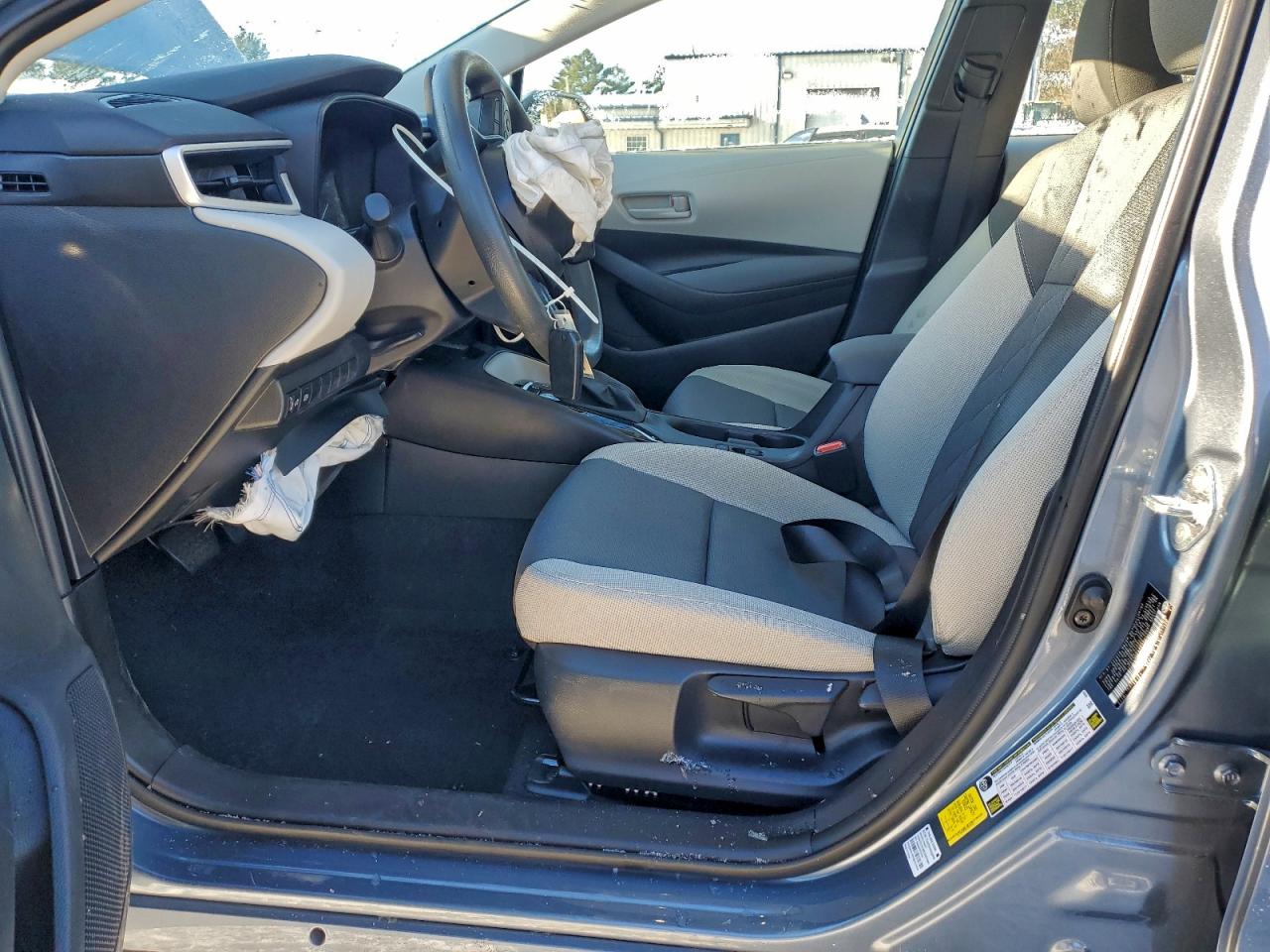 2025 TOYOTA COROLLA LE photo 13