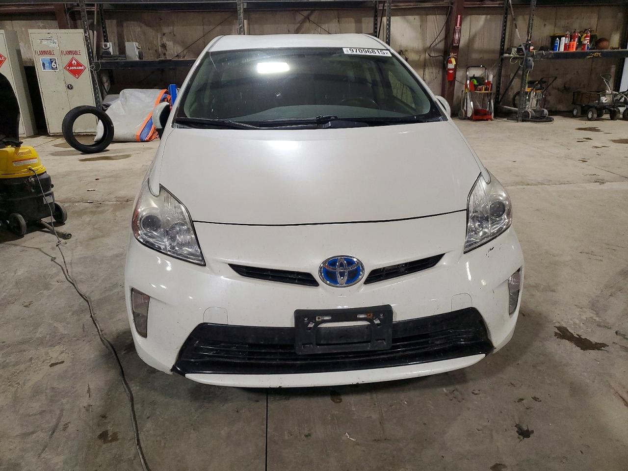 2013 TOYOTA PRIUS photo 9