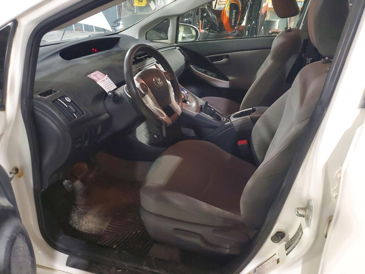 2013 TOYOTA PRIUS photo 13