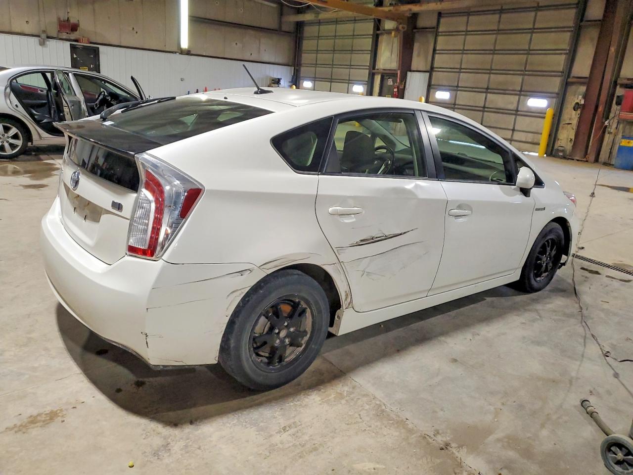 2013 TOYOTA PRIUS photo 5