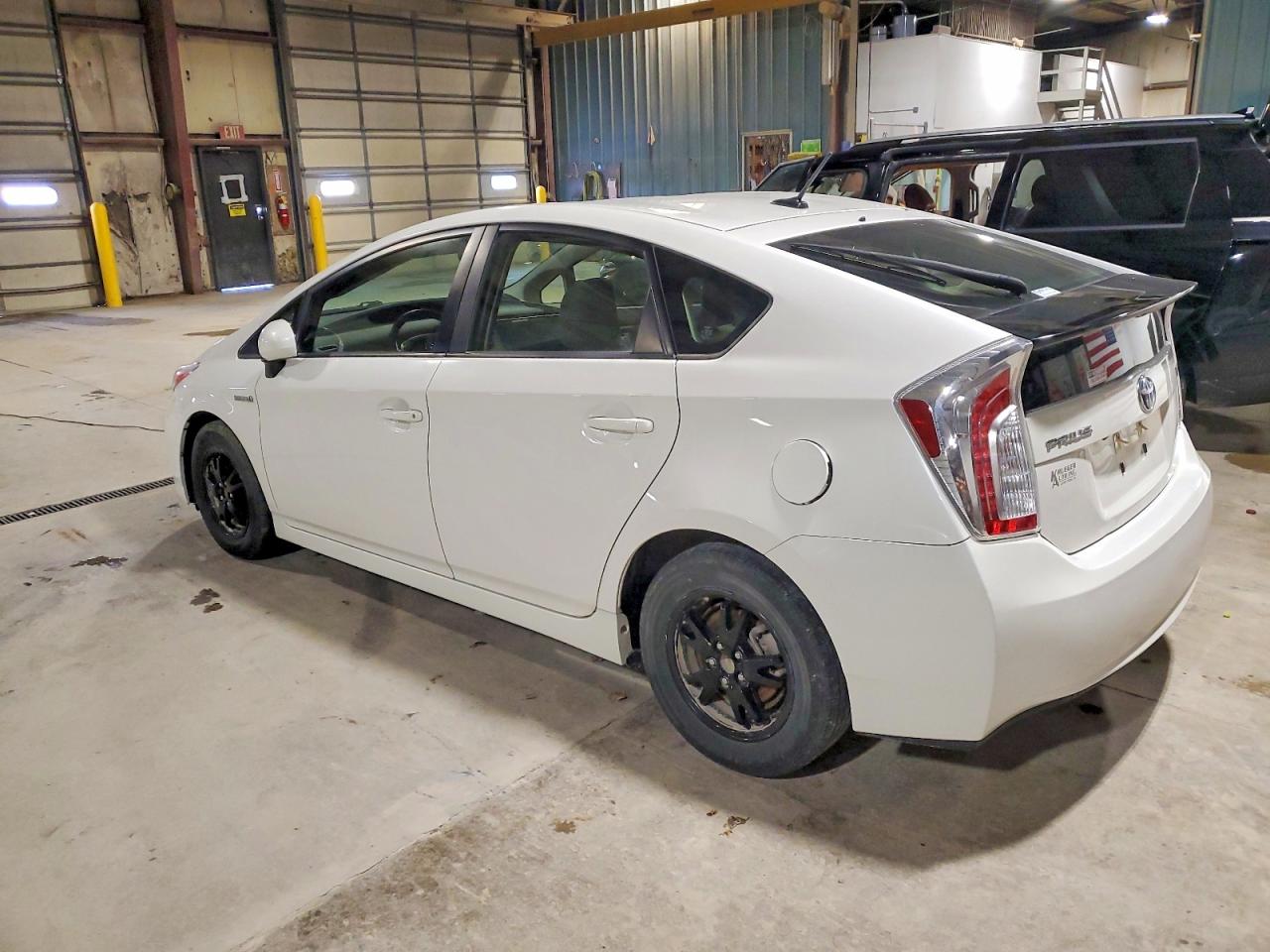 2013 TOYOTA PRIUS photo 3