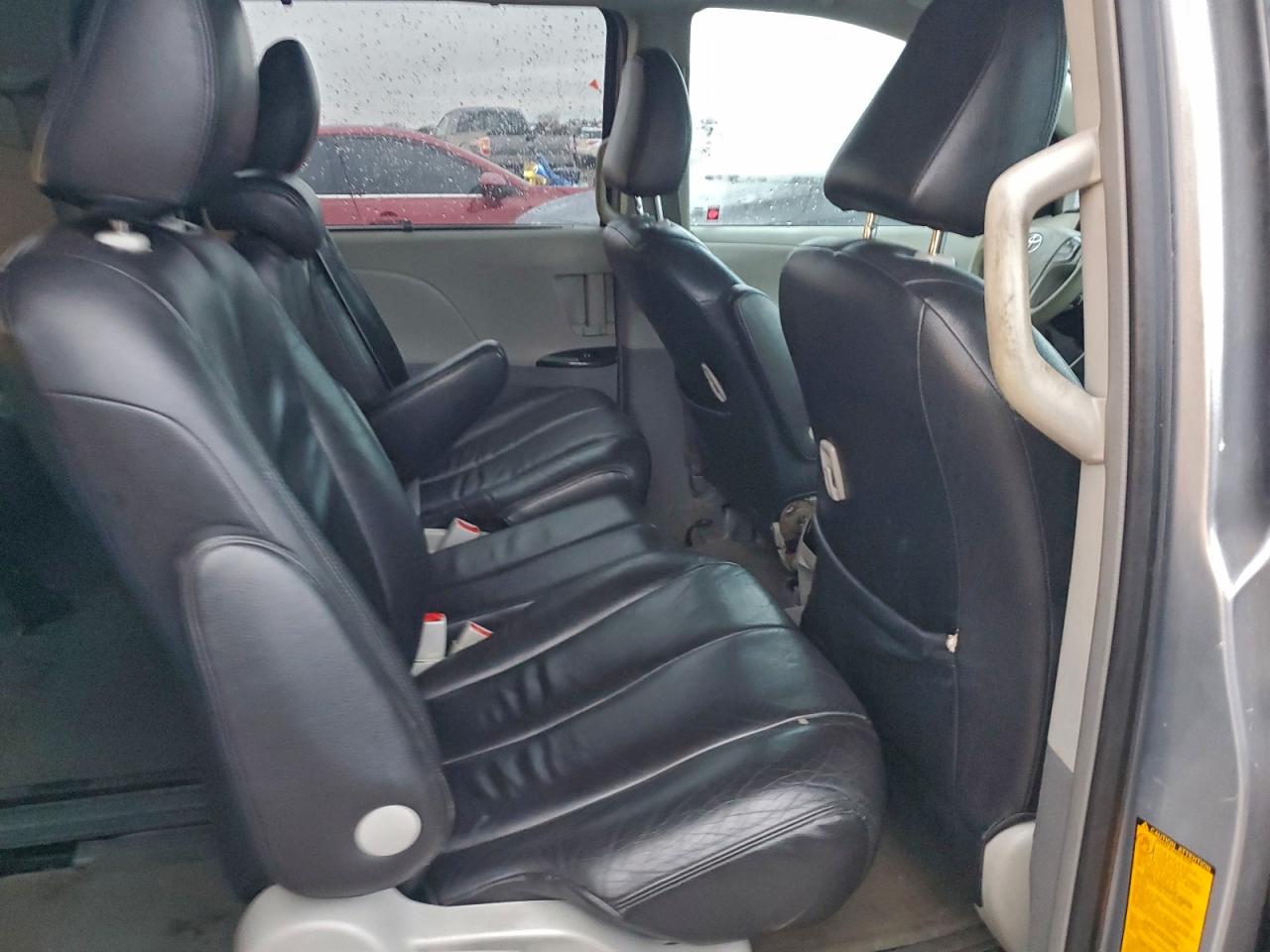 2013 TOYOTA SIENNA LE photo 10