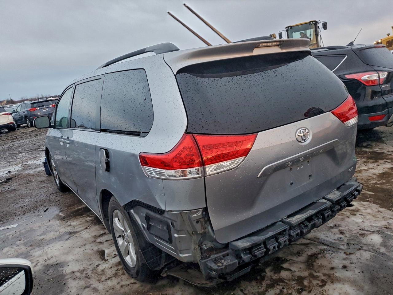 2013 TOYOTA SIENNA LE photo 2