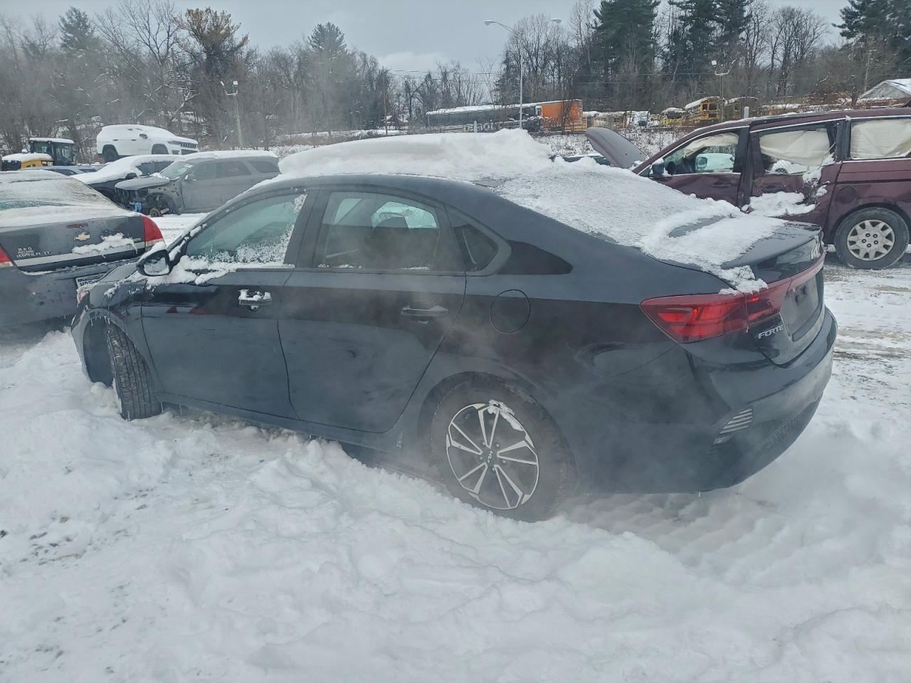 2023 KIA FORTE LX photo 2