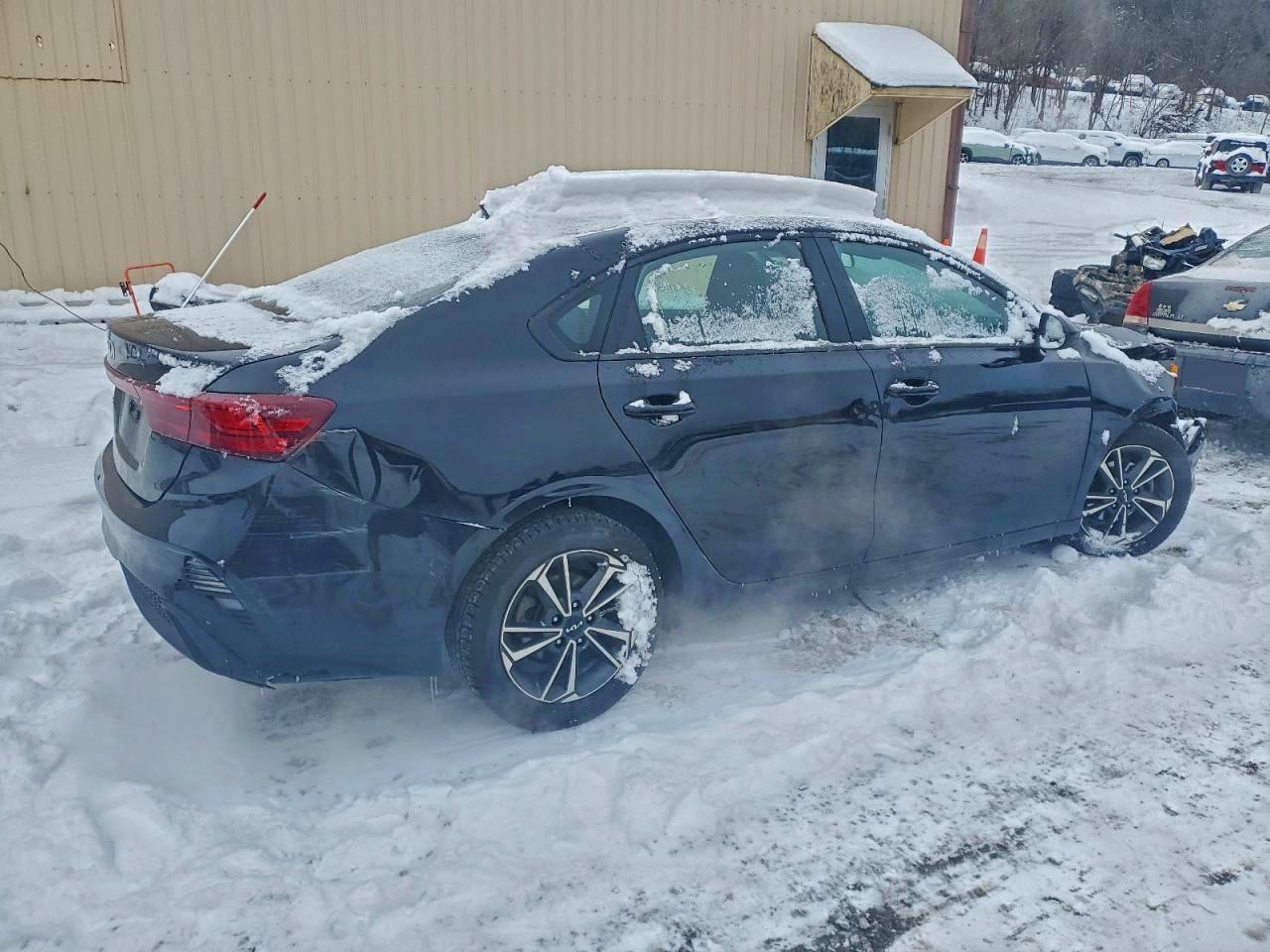 2023 KIA FORTE LX photo 3
