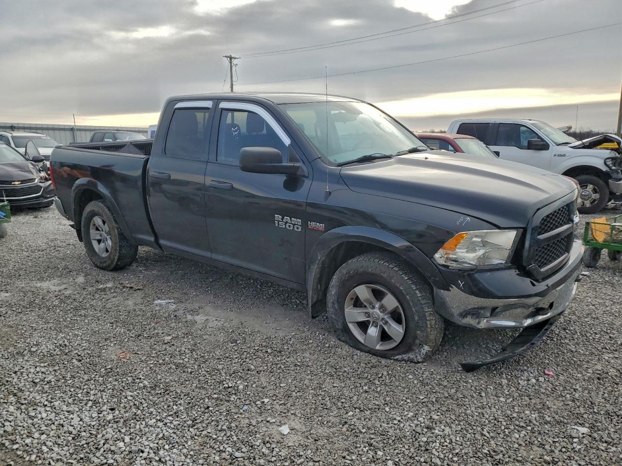 2015 RAM 1500 SLT photo 7