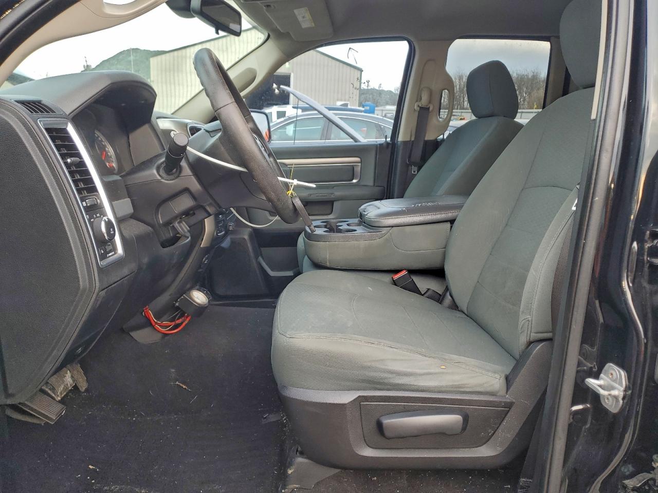 2015 RAM 1500 SLT photo 13
