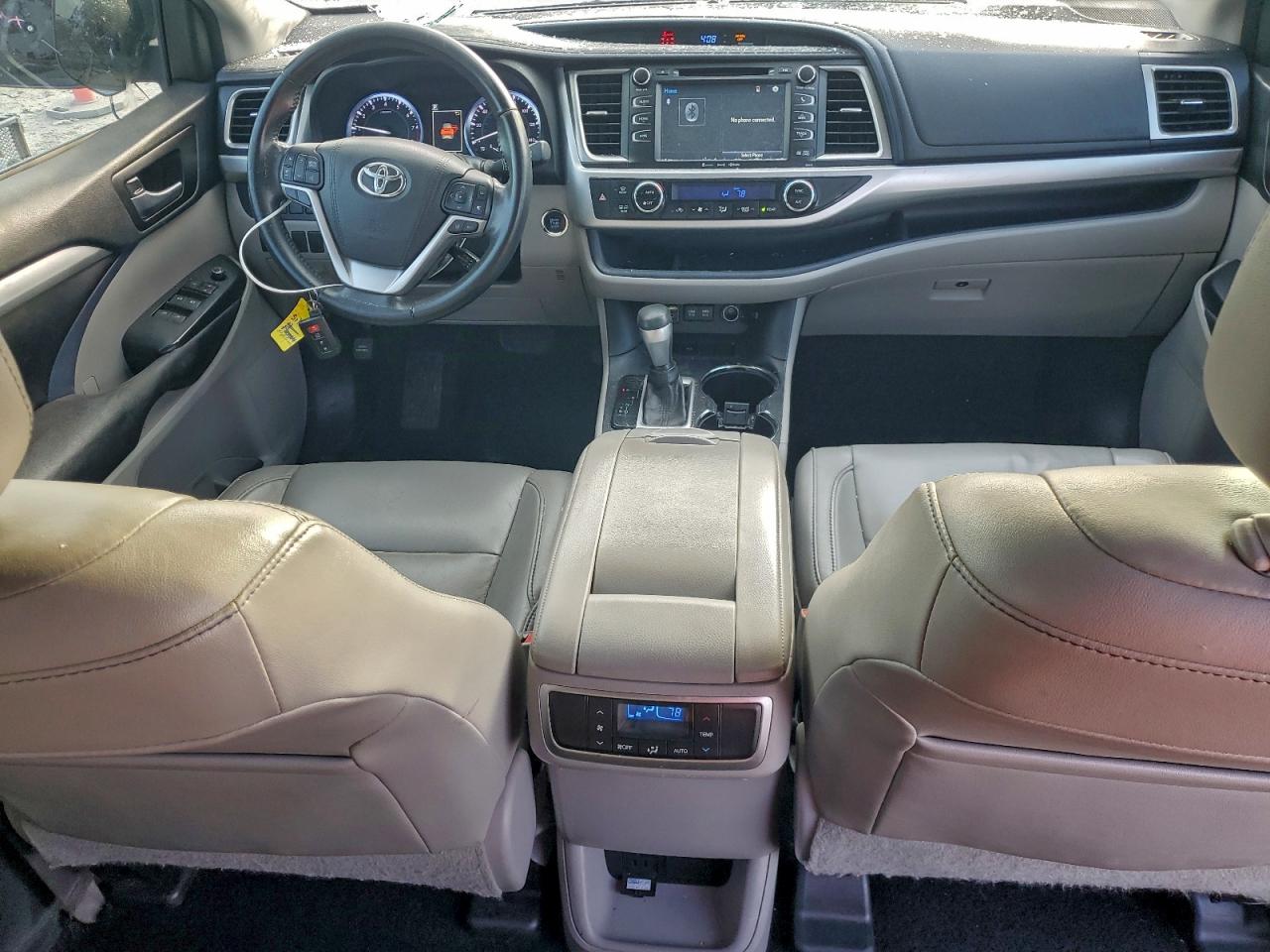 2017 TOYOTA HIGHLANDER SE photo 8