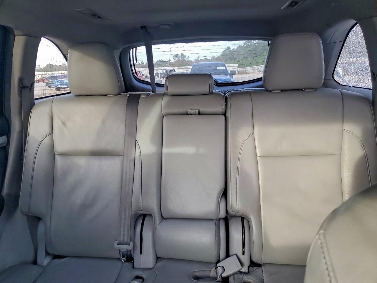 2017 TOYOTA HIGHLANDER SE photo 10