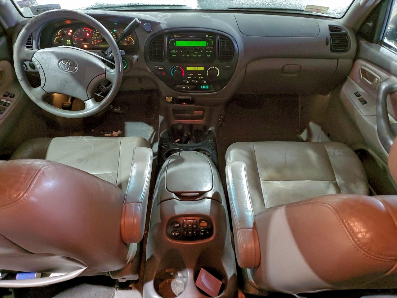 2004 TOYOTA SEQUOIA SR5 photo 8