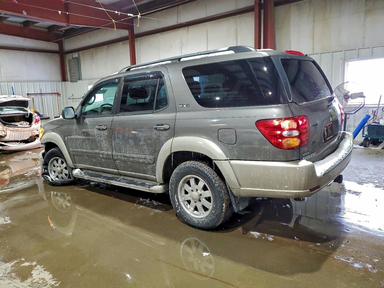 2004 TOYOTA SEQUOIA SR5 photo 2
