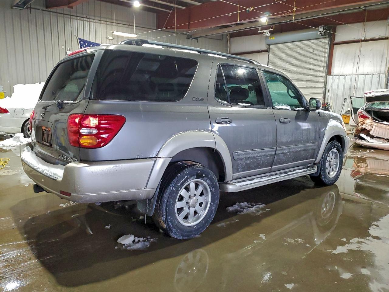 2004 TOYOTA SEQUOIA SR5 photo 3