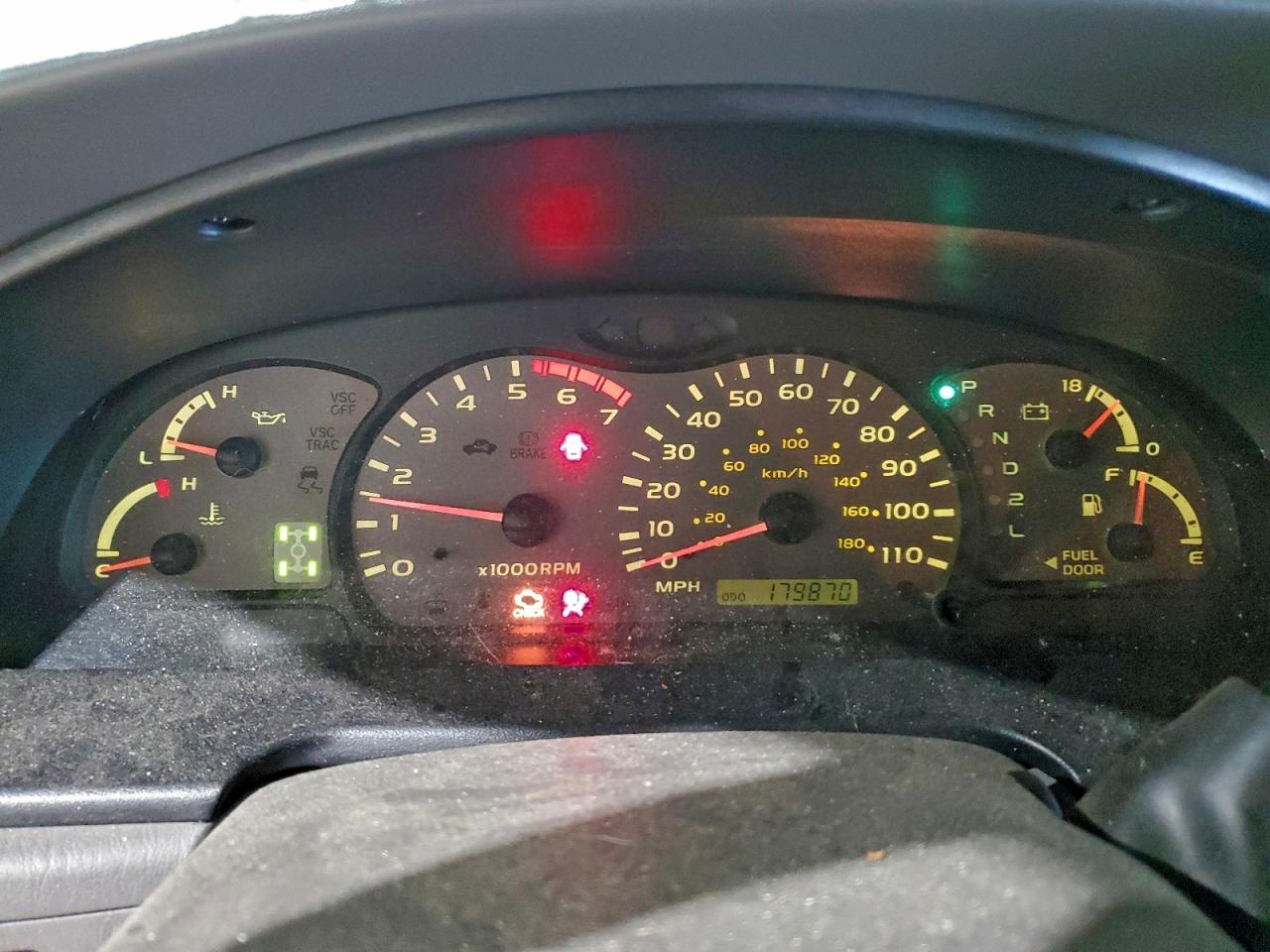 2004 TOYOTA SEQUOIA SR5 photo 9