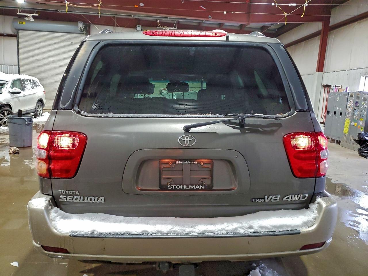 2004 TOYOTA SEQUOIA SR5 photo 6
