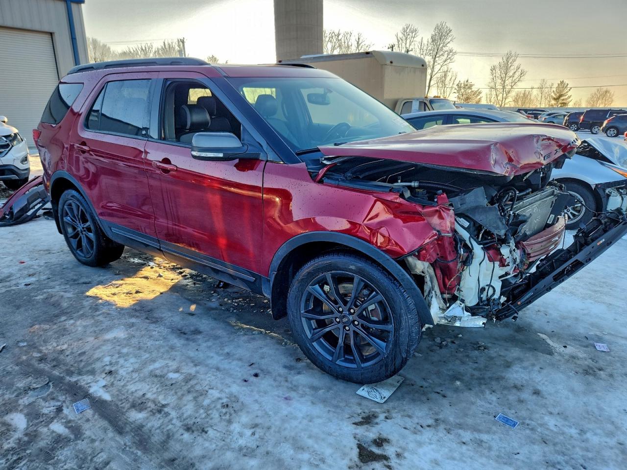 2017 FORD EXPLORER XLT photo 4