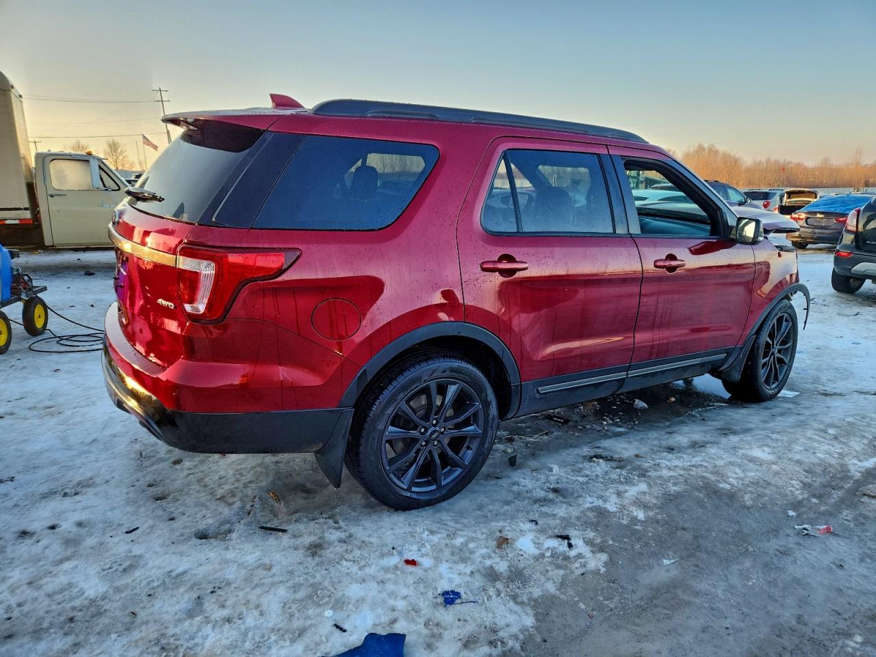 2017 FORD EXPLORER XLT photo 3