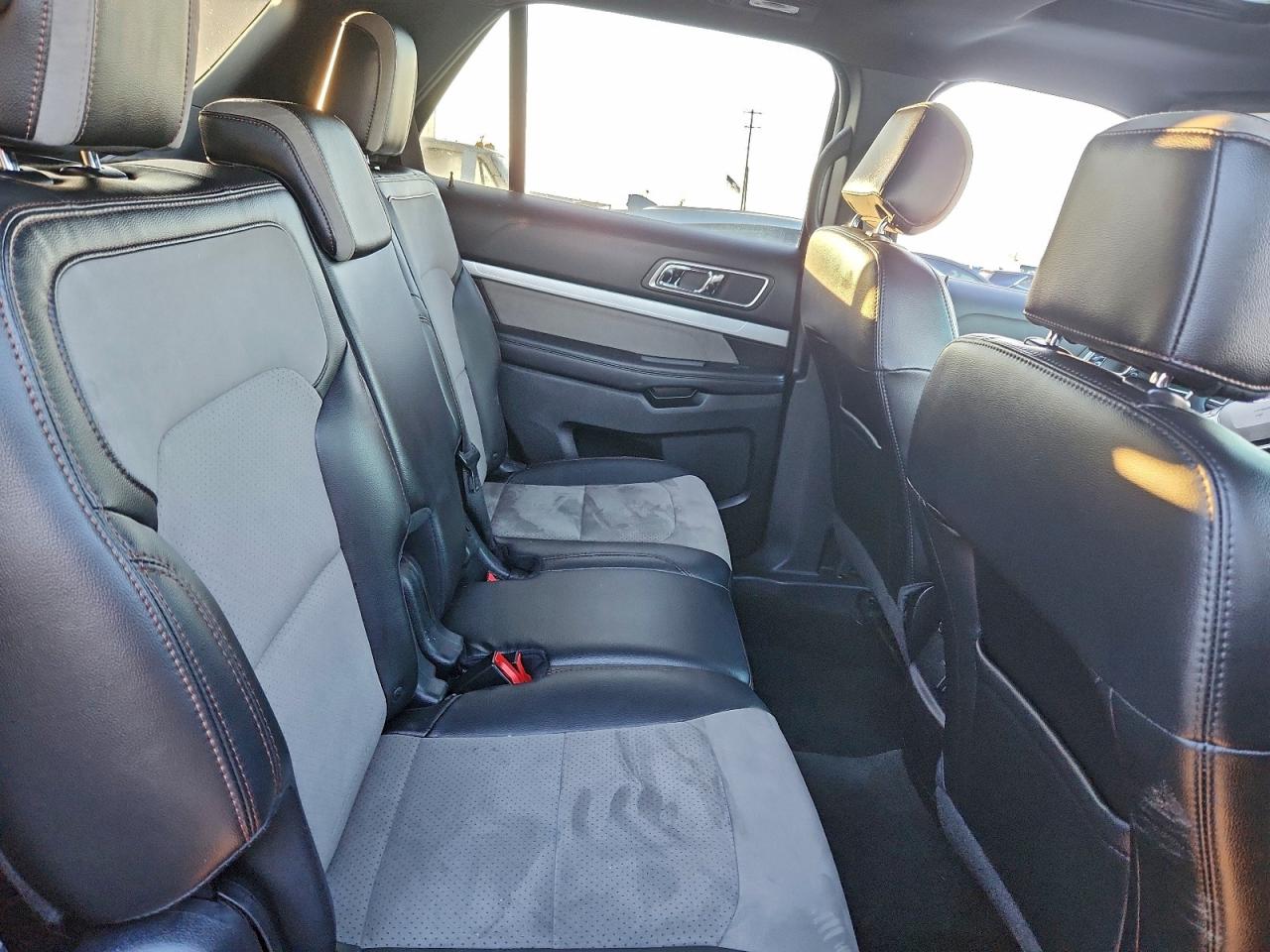 2017 FORD EXPLORER XLT photo 11
