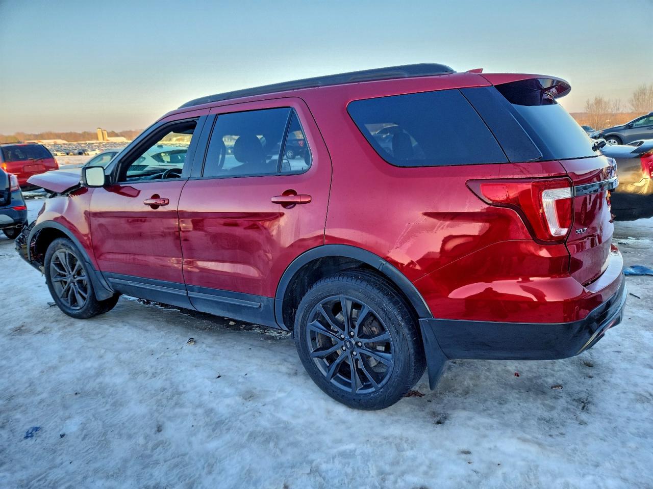 2017 FORD EXPLORER XLT photo 2