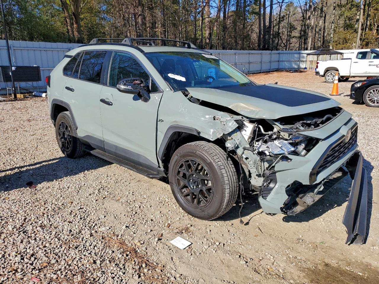 2019 TOYOTA RAV4 XLE photo 4