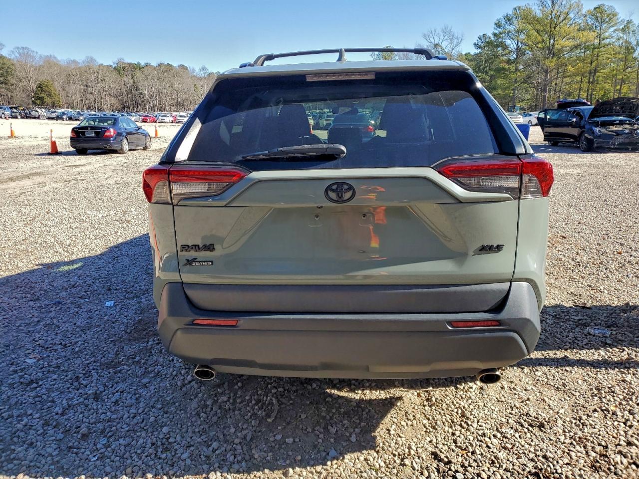2019 TOYOTA RAV4 XLE photo 6