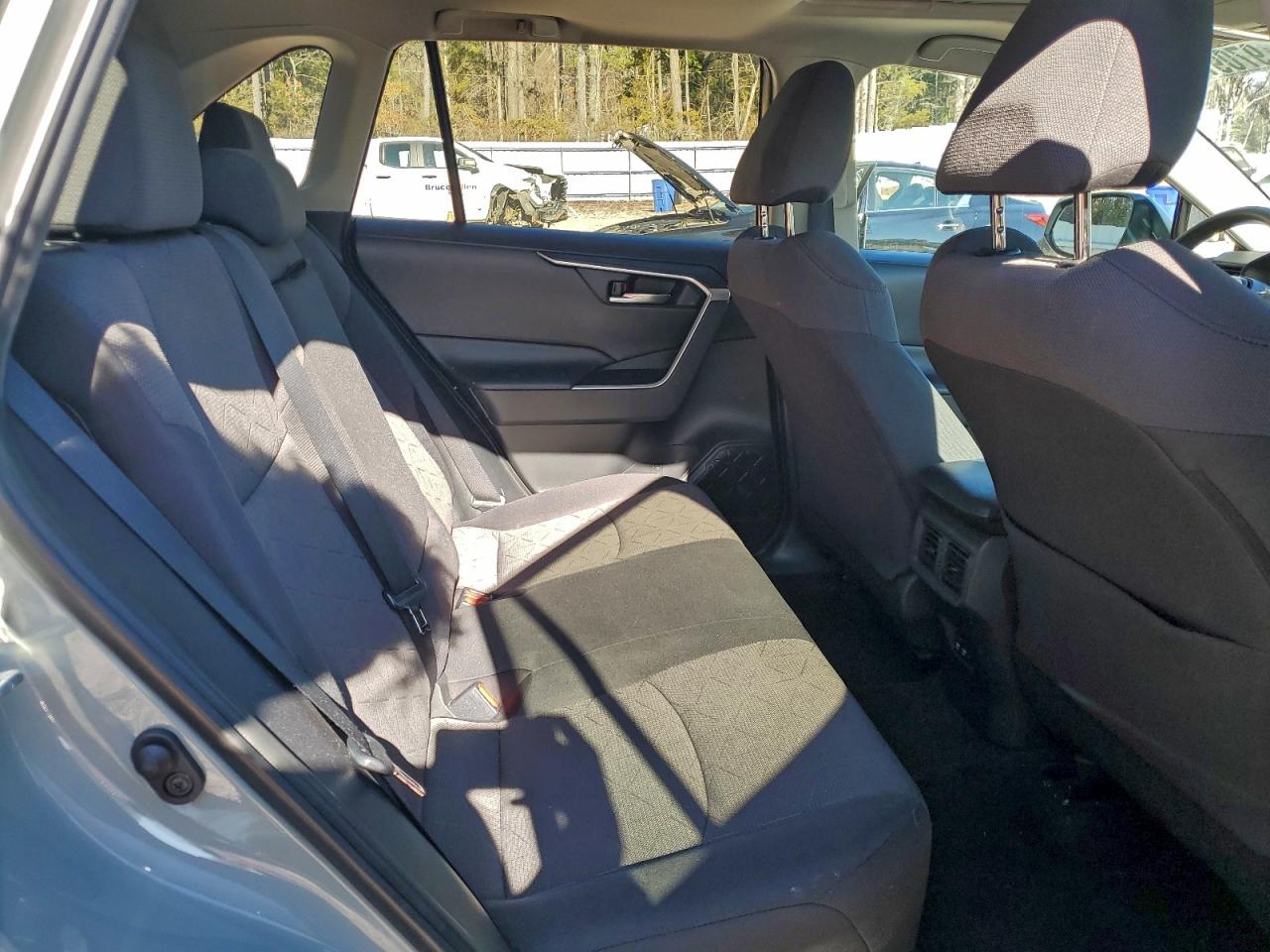 2019 TOYOTA RAV4 XLE photo 10
