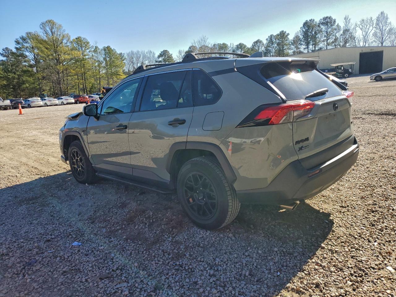 2019 TOYOTA RAV4 XLE photo 2