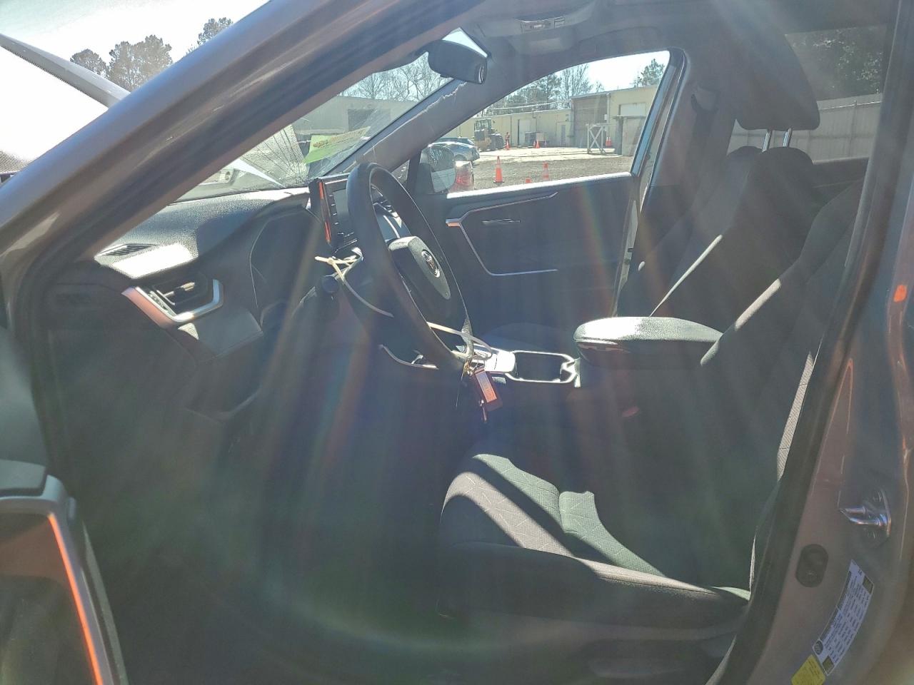 2019 TOYOTA RAV4 XLE photo 7