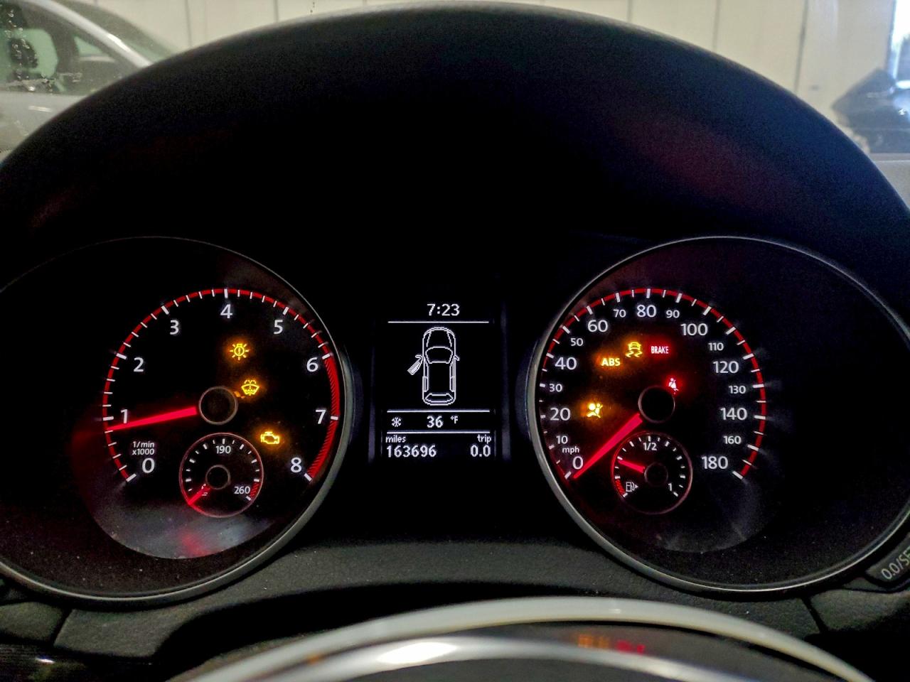 2011 VOLKSWAGEN GTI photo 25