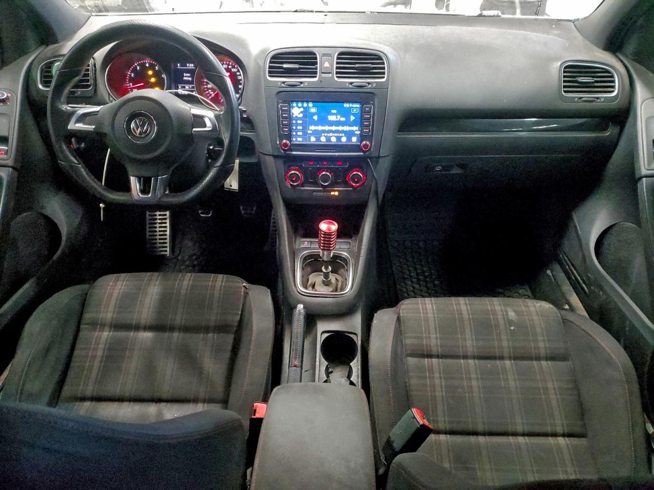 2011 VOLKSWAGEN GTI photo 22
