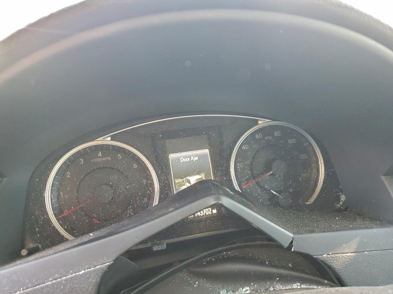 2015 TOYOTA CAMRY LE photo 25
