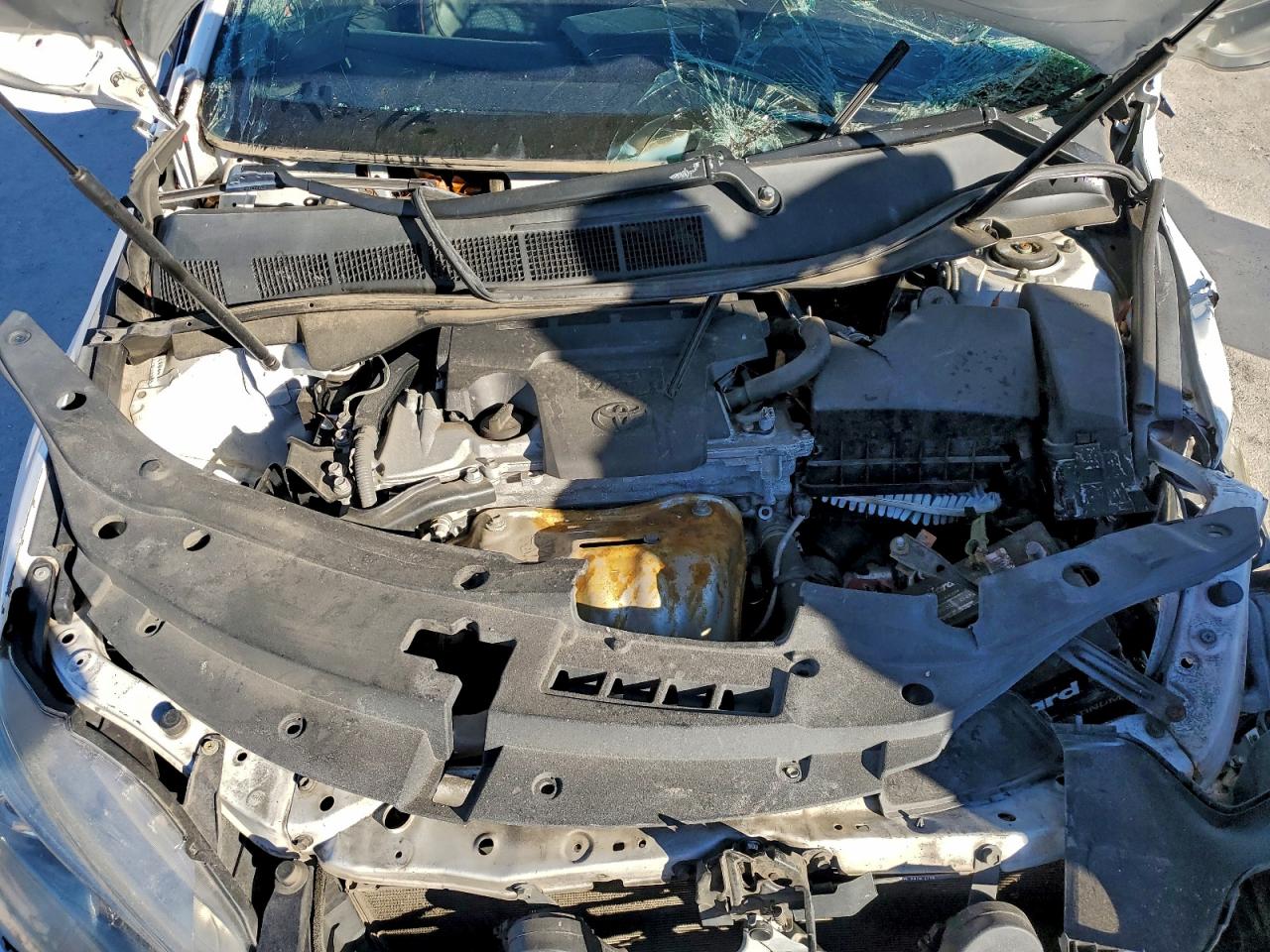 2015 TOYOTA CAMRY LE photo 31