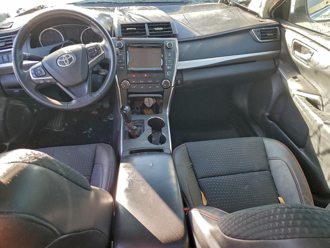 2015 TOYOTA CAMRY LE photo 22