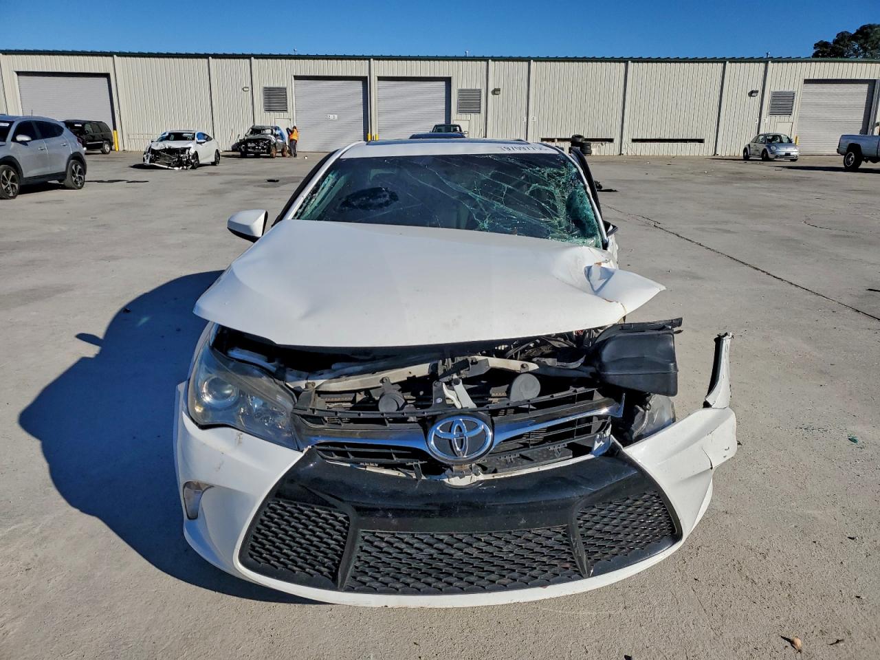2015 TOYOTA CAMRY LE photo 13