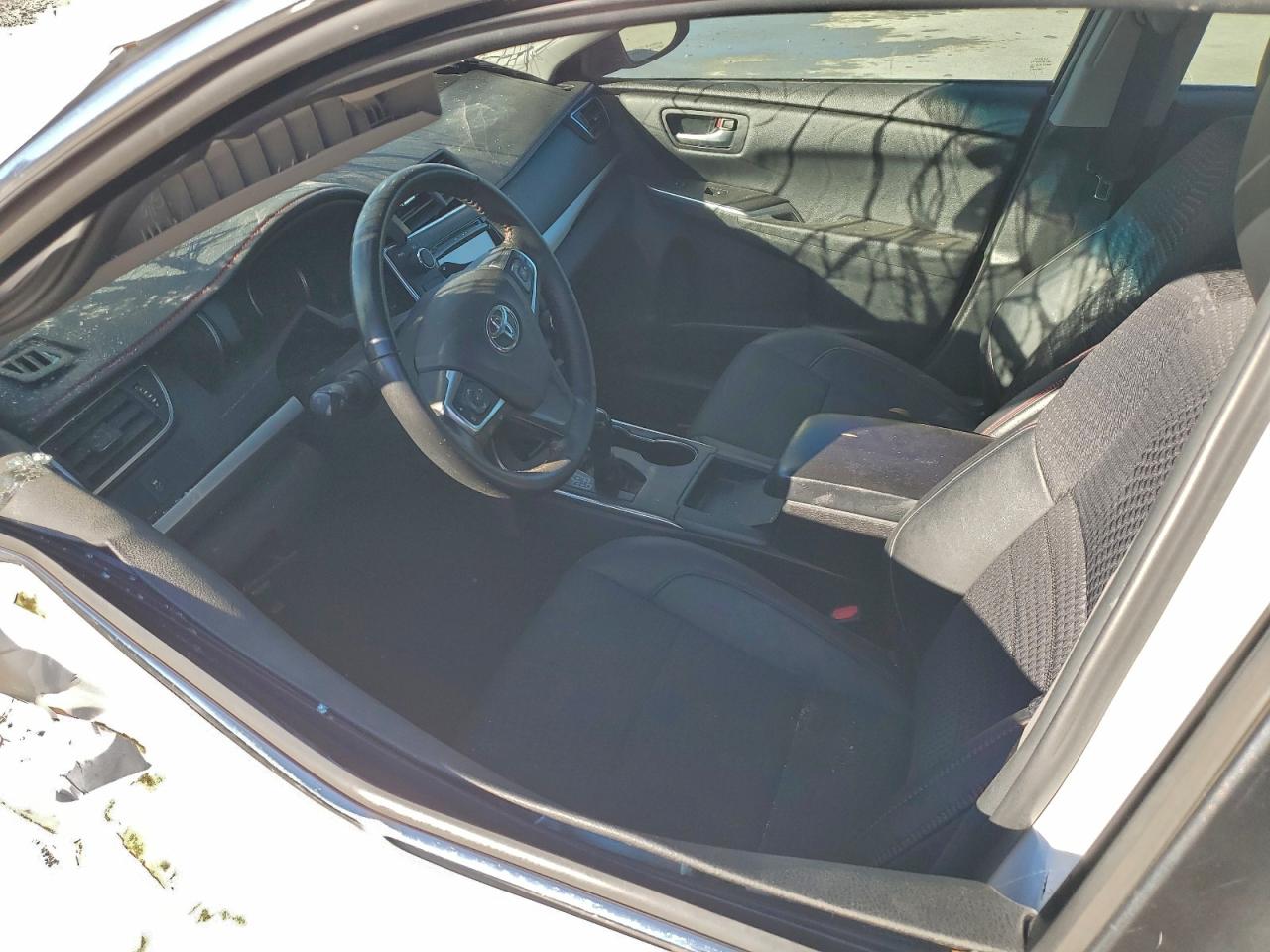 2015 TOYOTA CAMRY LE photo 19